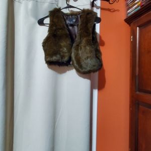 Faux fur cropped vest